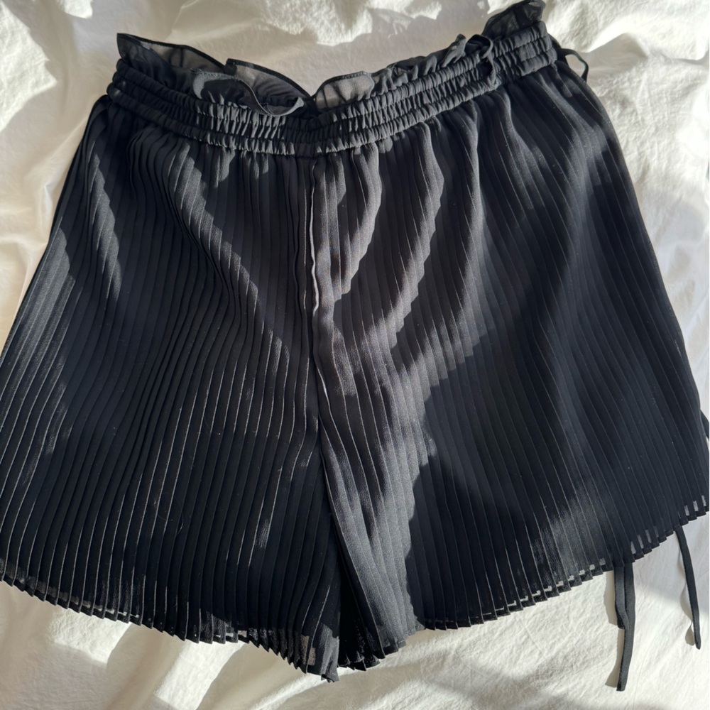 Club Monaco Silk Pleated Shorts Size 00
